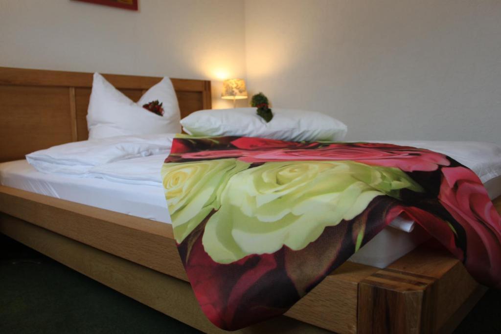 Hotel Gruener Baum Штольберг Номер фото