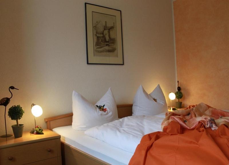 Hotel Gruener Baum Штольберг Номер фото